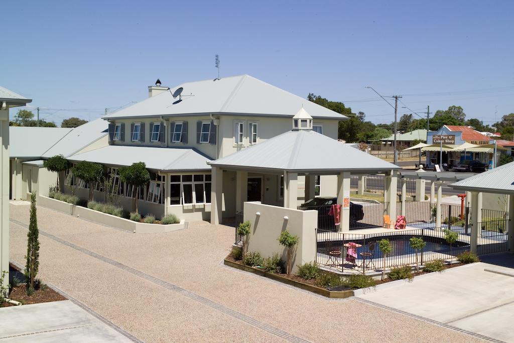 Coachmans Inn Warwick Esterno foto