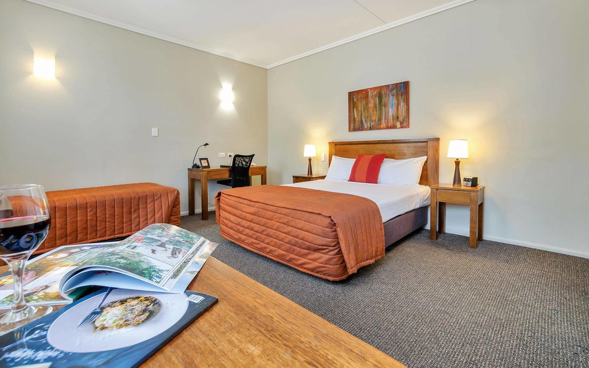 Coachmans Inn Warwick Esterno foto